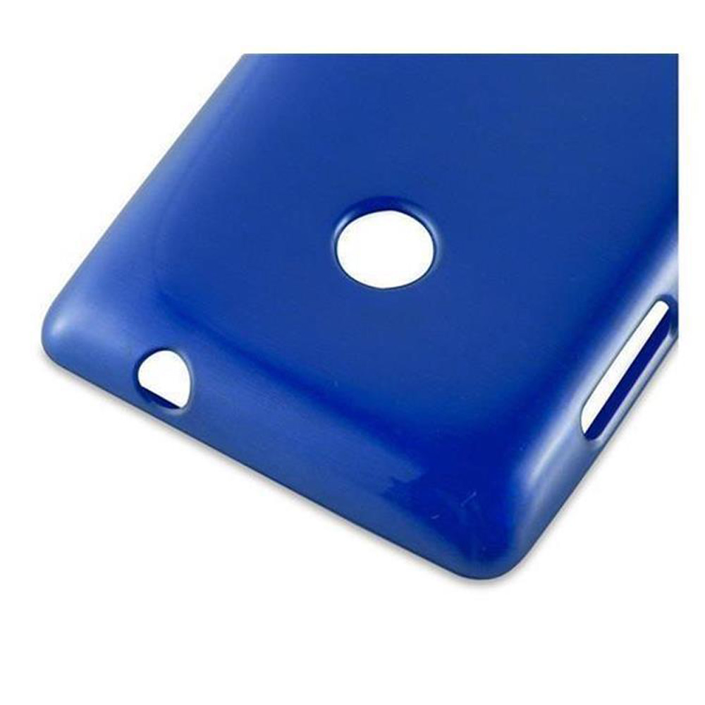 Primo piano di una custodia blu per telefono. Ha un foro per la fotocamera e il jack audio.