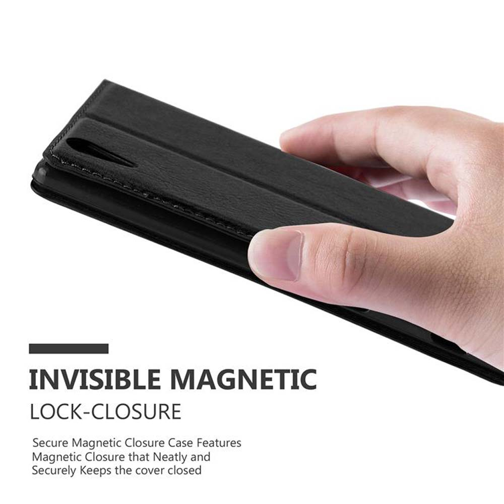 Schwarze Handyhülle, gehalten von einer Hand. Text: UNSICHTBARER MAGNETVERSCHLUSS.