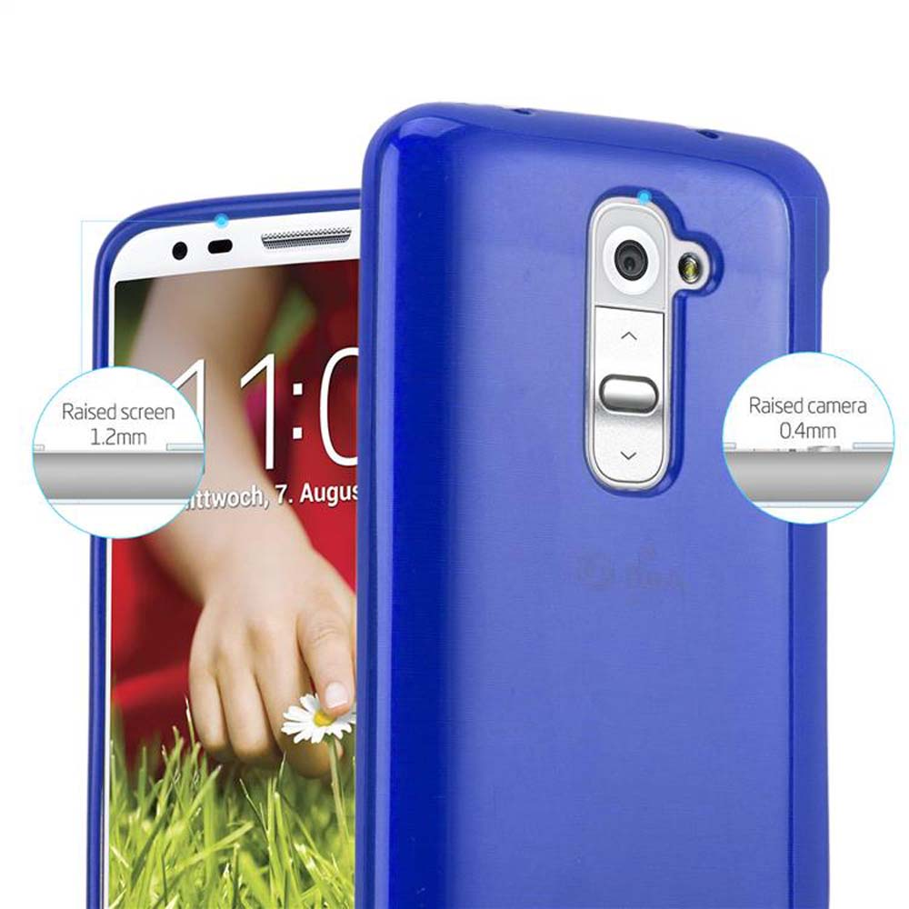 Funda azul para teléfono con un teléfono dentro. La pantalla y la cámara elevadas se destacan con círculos y medidas.