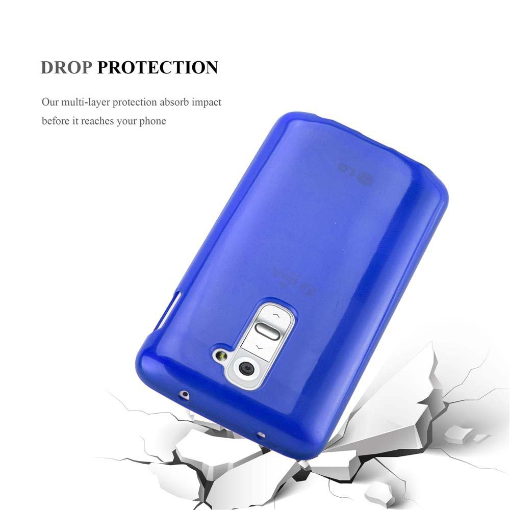 Funda azul con teléfono dentro. La funda está en ángulo, el fondo muestra suelo roto.
