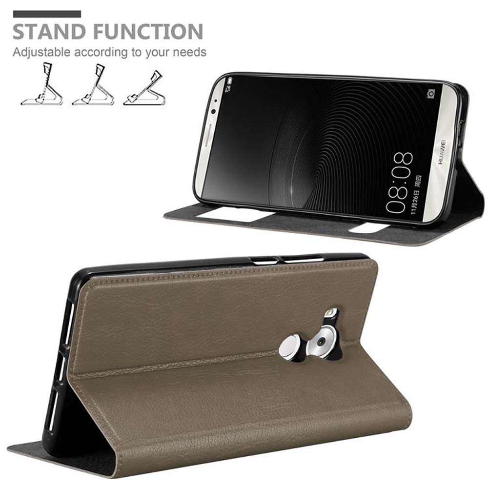 Telefono in custodia marrone con supporto, schermo che mostra l'ora. Testo: Funzione stand, regolabile.