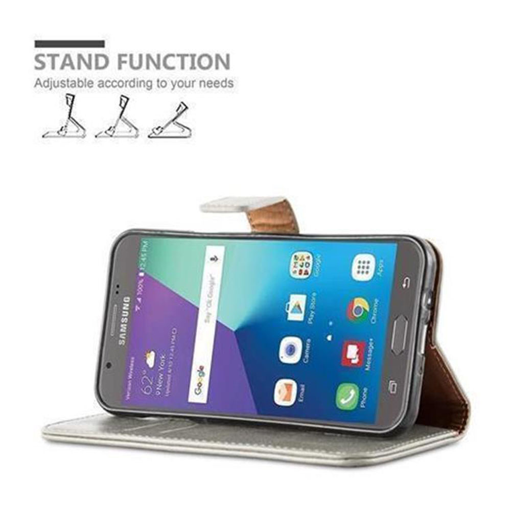 Teléfono negro en una funda, apoyado. El teléfono está sobre un soporte con textura de cuero, mostrando su pantalla.