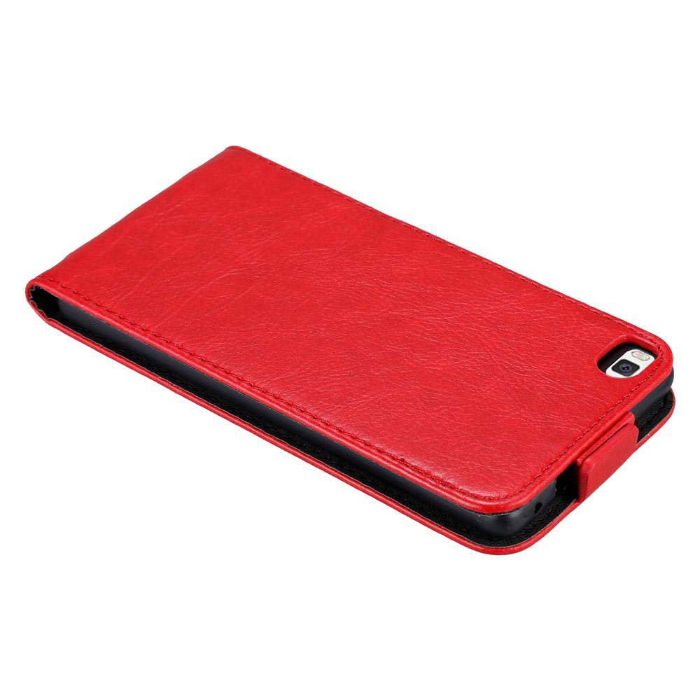 Funda de cuero roja para teléfono. Vista frontal en ángulo, cerrada. Tiene un recorte para la cámara y un cierre magnético.