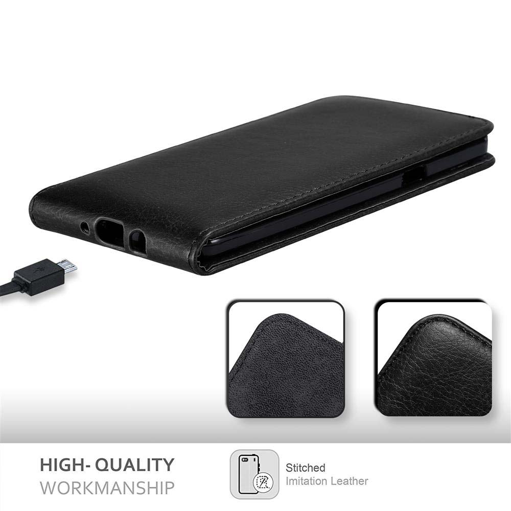 Eine schwarze Handyhülle mit einem Telefon darin und einem Ladekabel.