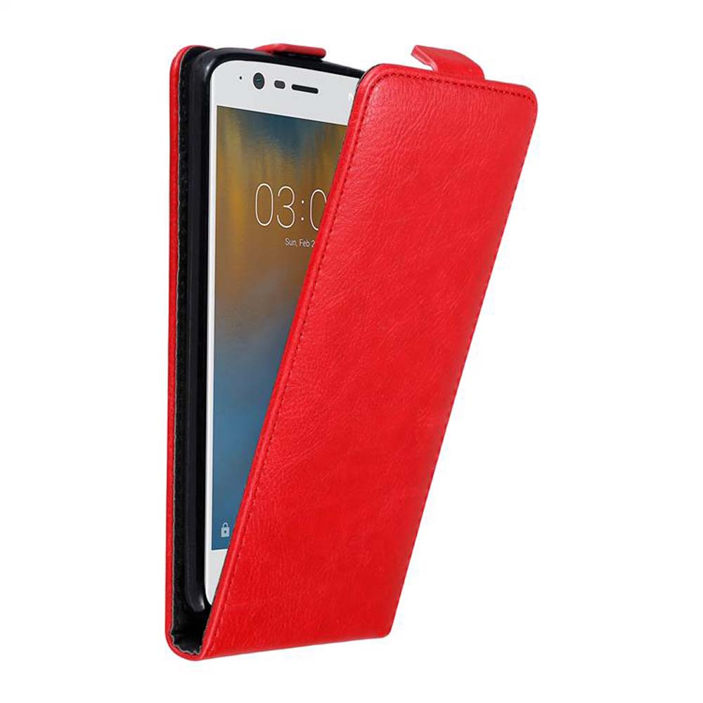 Custodia rossa per telefono, aperta, che mostra un telefono con visualizzazione dell'ora, su sfondo bianco.