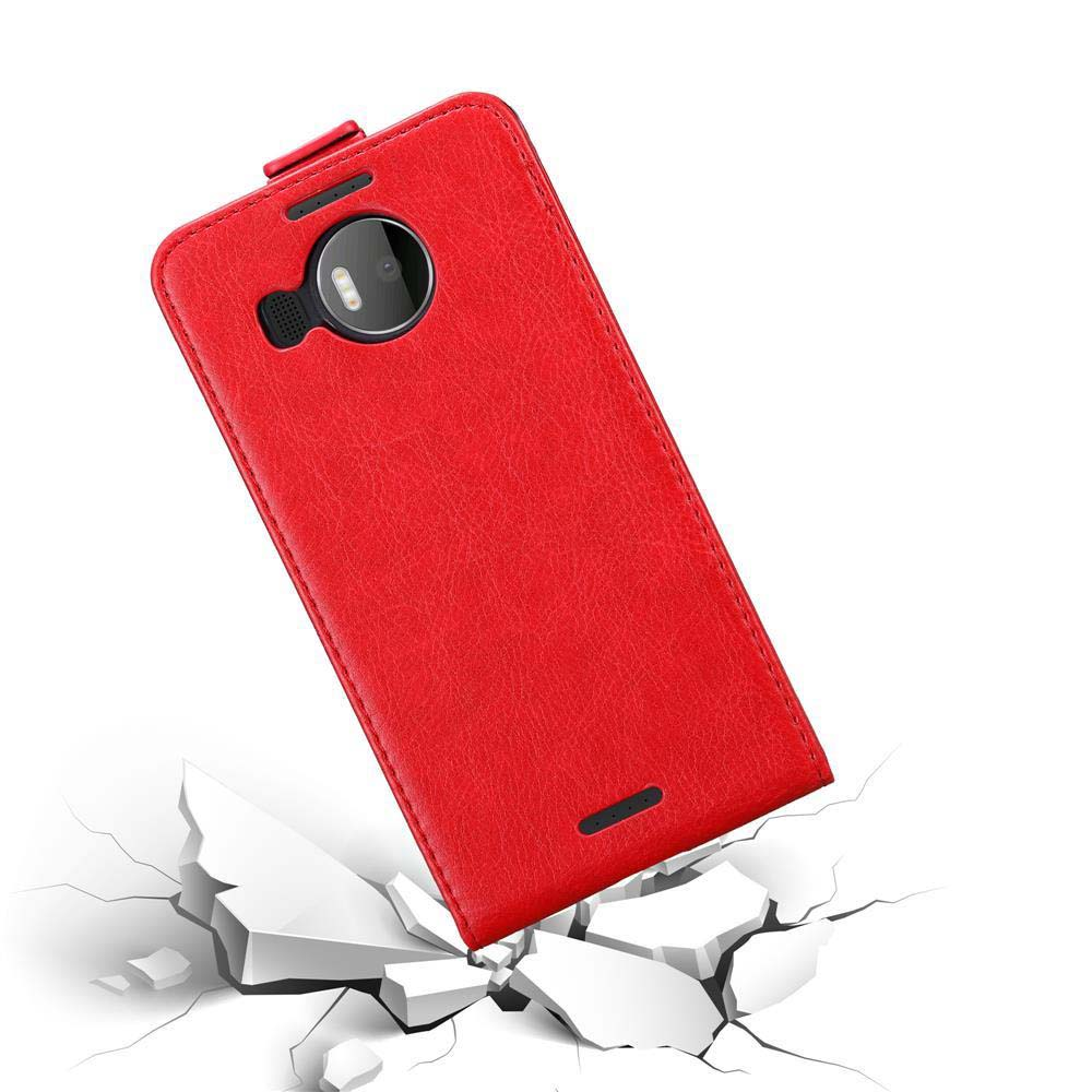 Custodia rossa per telefono con un telefono all'interno, angolata con una superficie incrinata sotto.