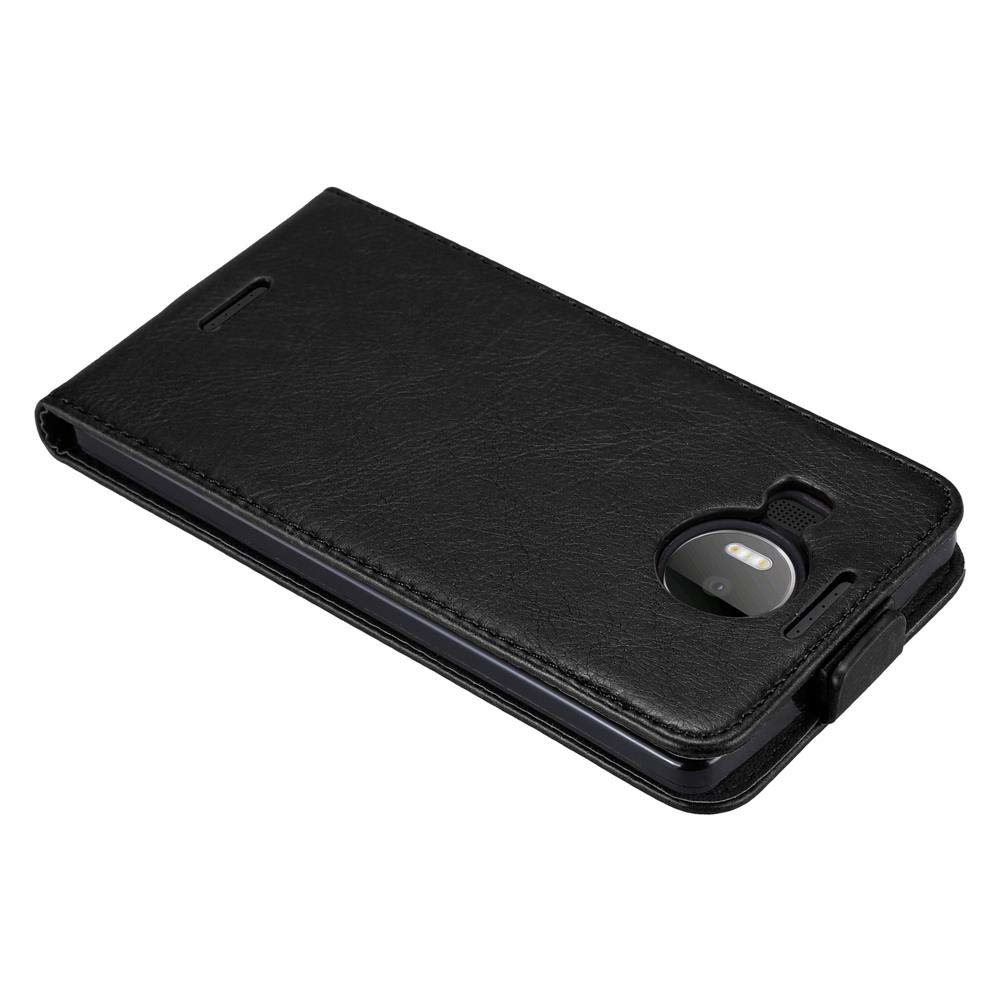 Schwarze Handyhülle, geschlossen. Telefonkamera sichtbar. Schwarzer Hintergrund.
