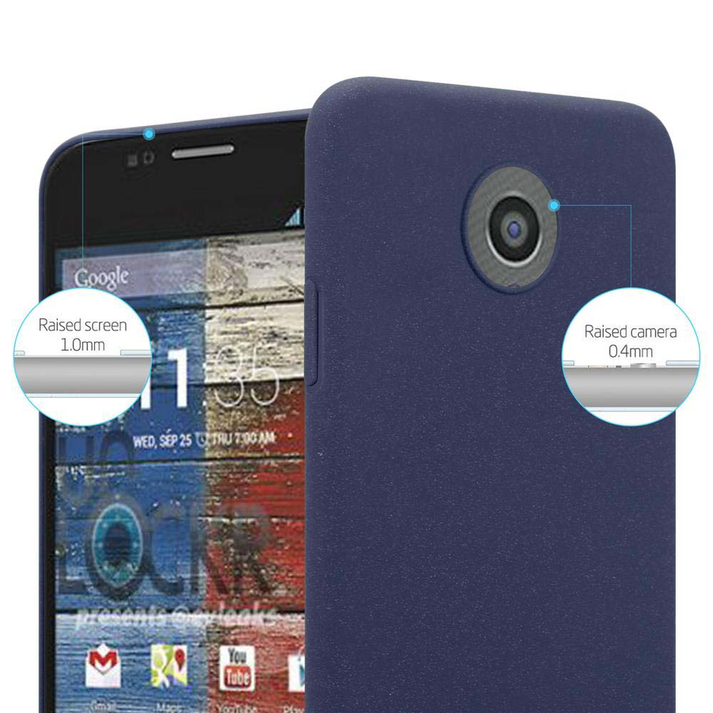 Una custodia blu per telefono con un telefono è accanto a un altro telefono. Lo schermo mostra l'ora.