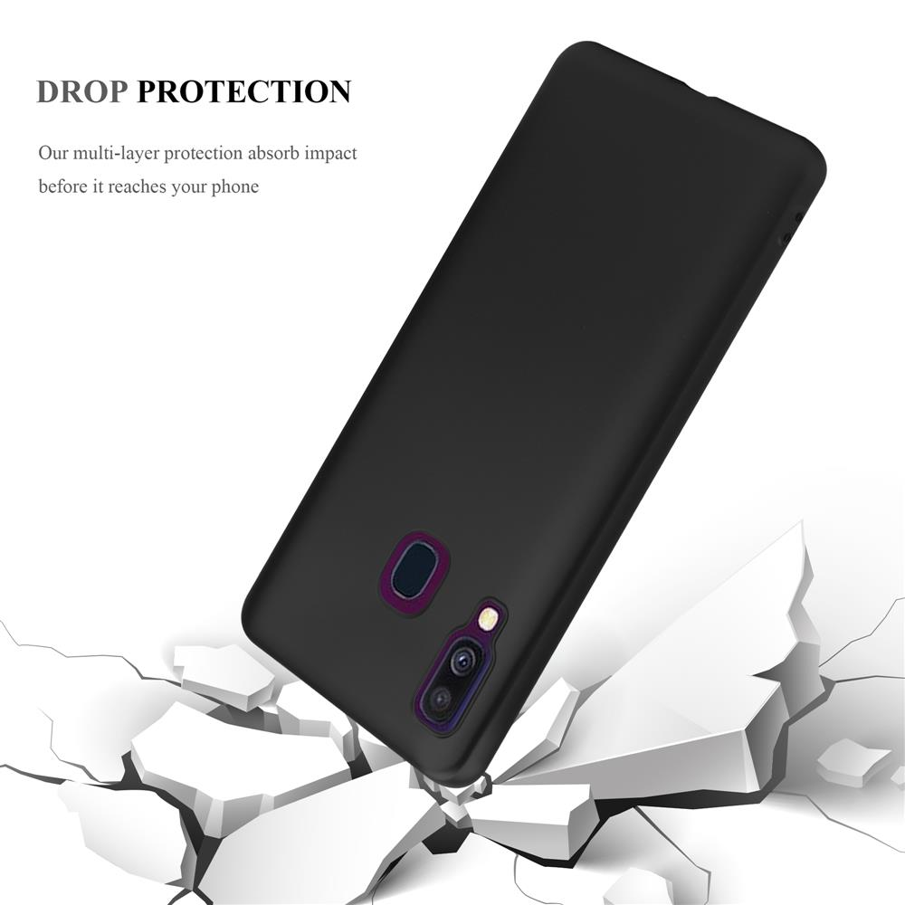 Custodia nera per telefono su terreno bianco e crepato. Testo: 'DROP PROTECTION'.
