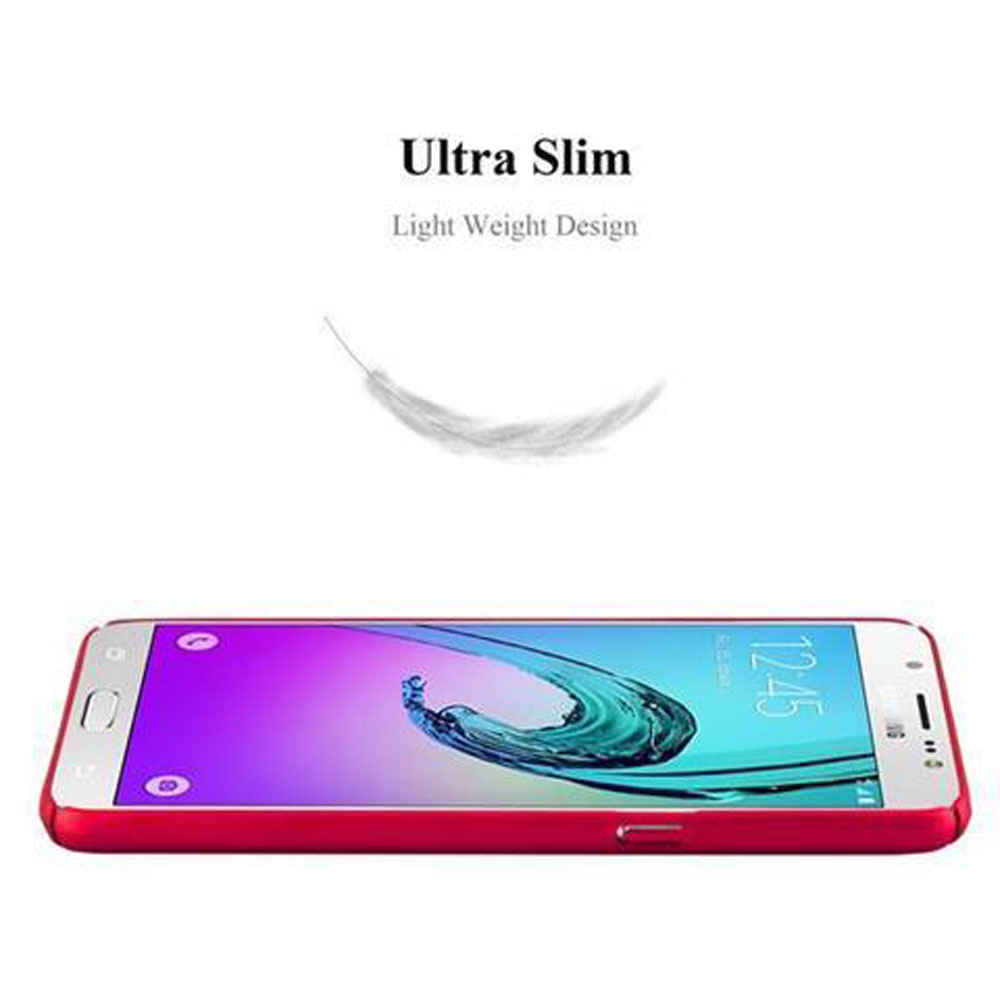 Telefono rosso con custodia rossa. Grafica a forma di piuma sopra il telefono. L'ora viene visualizzata sullo schermo del telefono.
