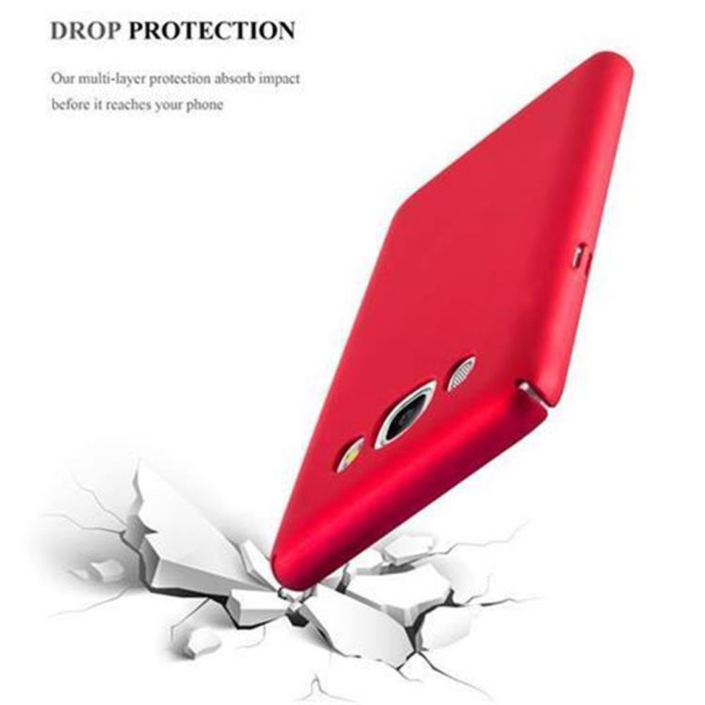 Una custodia per telefono rossa su pezzi di pietra rotti. Il telefono è nella custodia, mostrando la protezione dalle cadute.