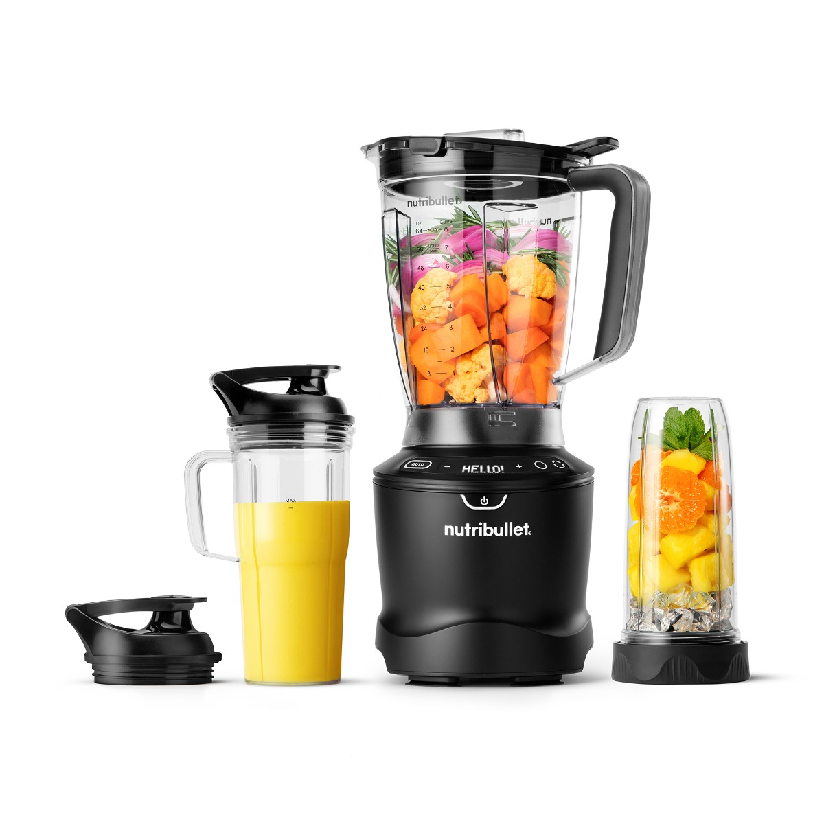 Mixeur Nutribullet noir avec ingrédients. Deux autres récipients avec fruits et jus sur le côté.