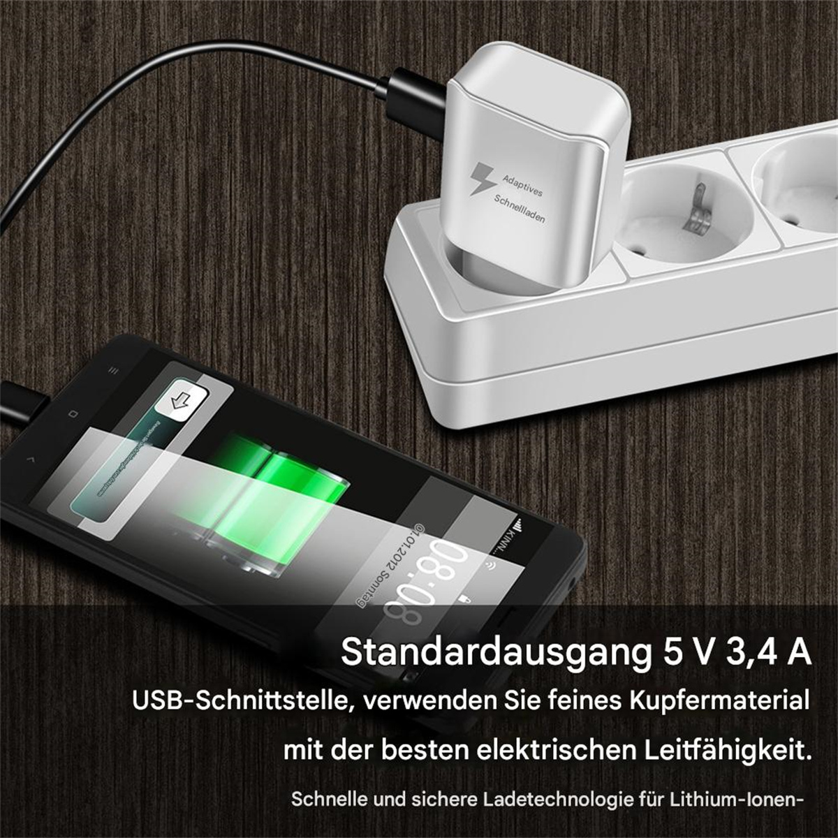 Telefon wird mit einem weißen Ladegerät aufgeladen. Hintergrund: Holzoberfläche.