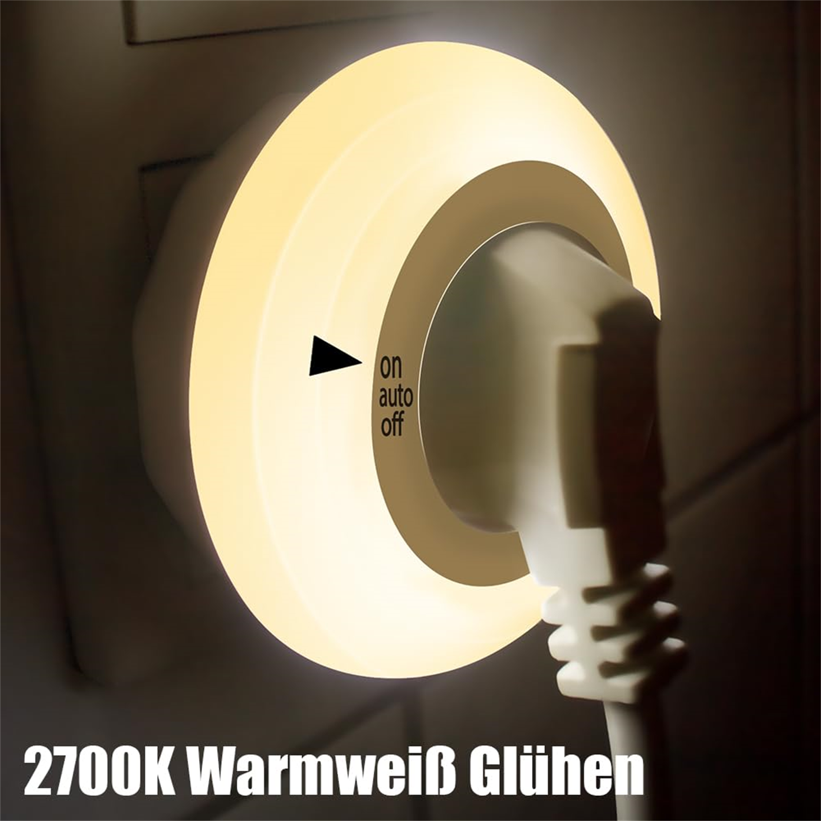 Ein kreisförmiges Licht, das in eine Steckdose gesteckt ist. Ein schwarzer Pfeil zeigt auf „ein“.