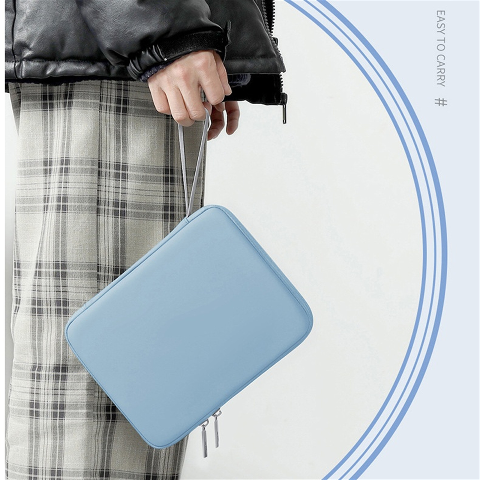 Eine Person hält eine blaue Tragetasche. Die Tasche hat einen Reißverschluss und einen Griff.