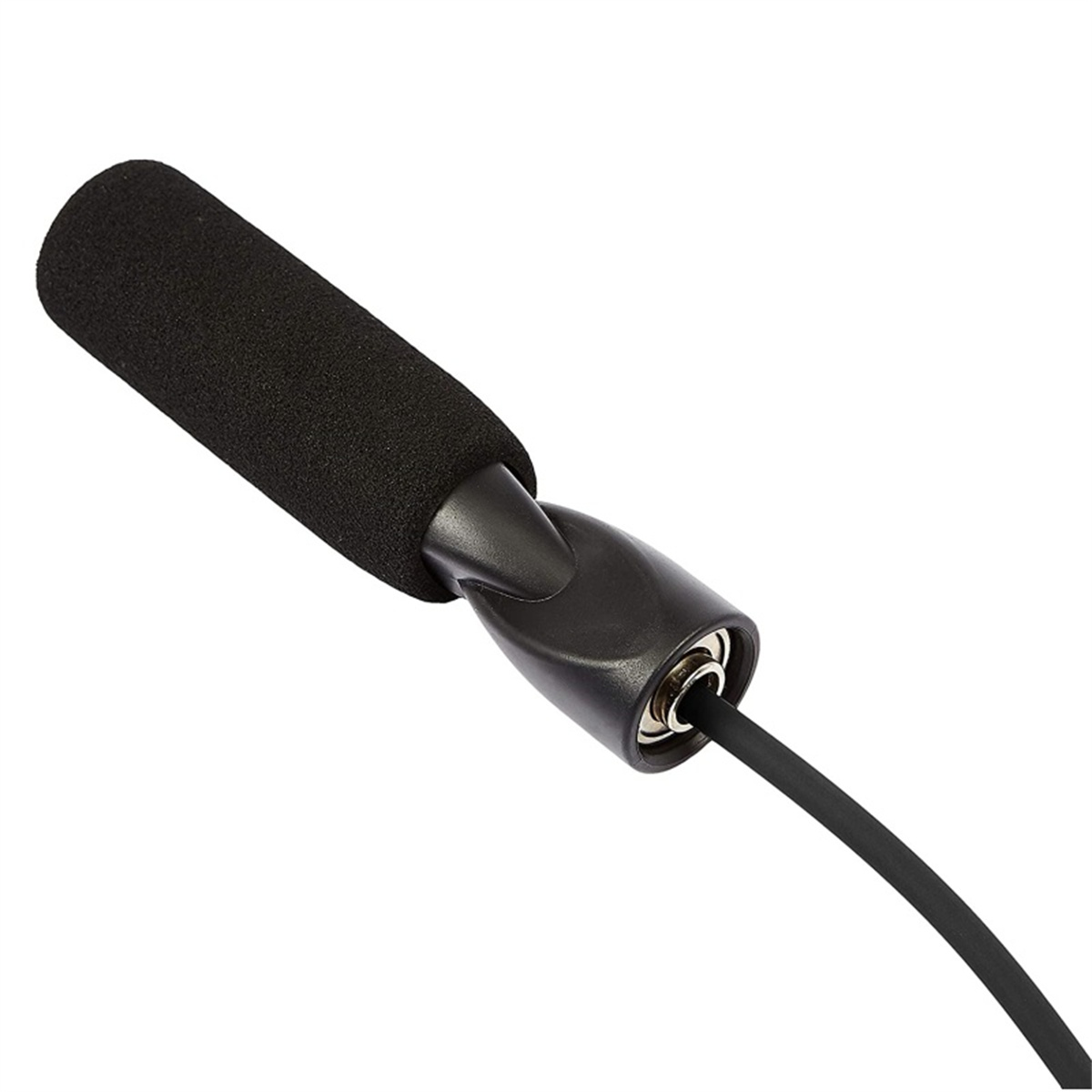 Schwarzes Mikrofon mit schwarzem Schaumstoffbezug. Das Kabel ist schwarz.