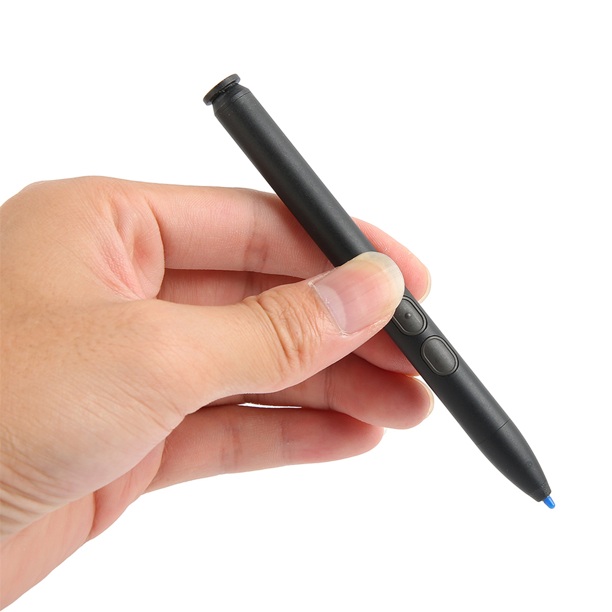 Hand, die einen schwarzen Stift mit zwei Knöpfen und blauer Spitze hält.