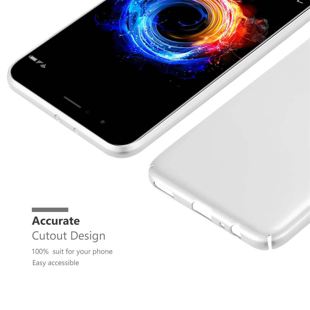 Due custodie argentate per telefono una accanto all'altra. Il telefono ha uno schermo nero con un display colorato.
