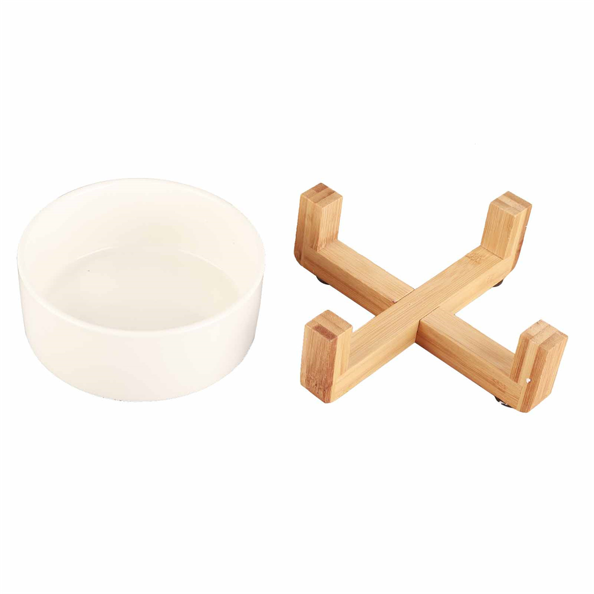 Weißer Keramiknapf und Holzständer. Der Ständer ist aus Bambus.