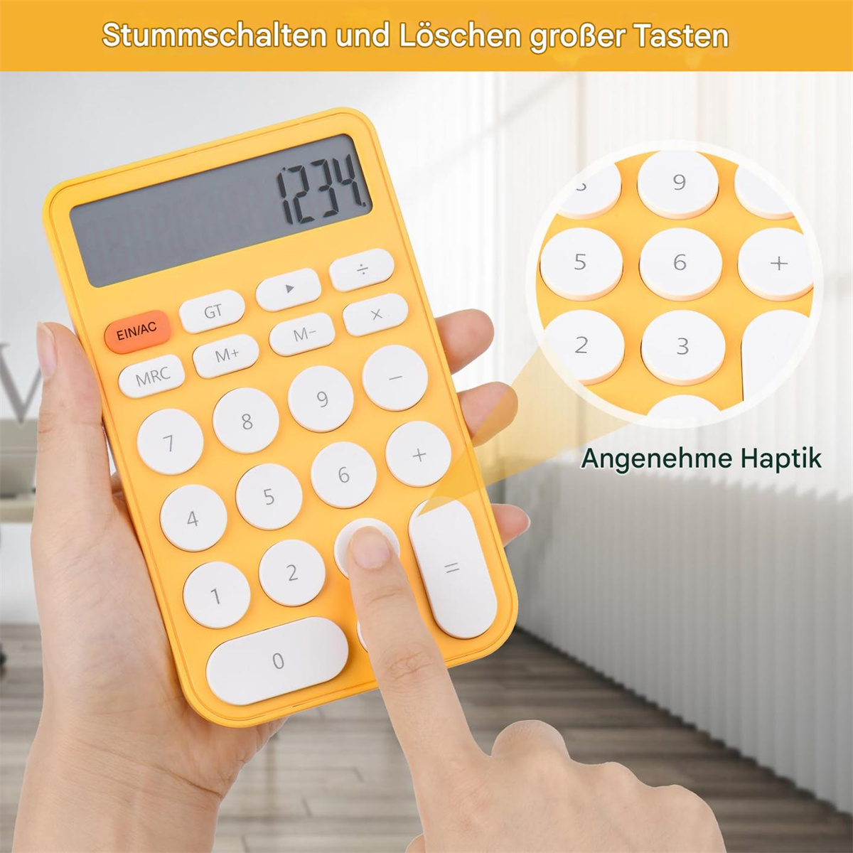 Gelber Rechner mit großen Tasten, ein Finger drückt eine Taste und Text über Funktionen.
