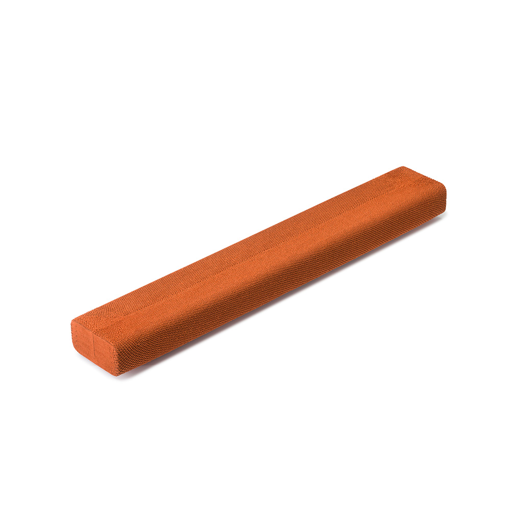 Rectangle orange. Le fond est blanc.