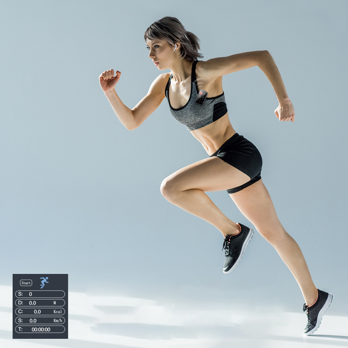 Frau rennt, trägt Sport-BH und Shorts. Daten werden auf dem Bildschirm angezeigt. Fitness-Konzept.