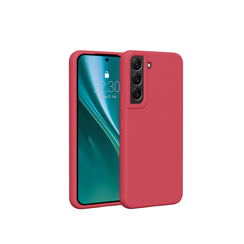 Czerwone etui na telefonie, pokazujące ekran. Etui ma trzy obiektywy z tyłu.