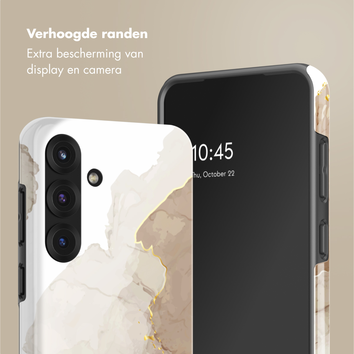 Twee telefoonhoesjes, wit met bruine marmering en een zwarte telefoon. Tekst: 'Extra bescherming van display en camera'.