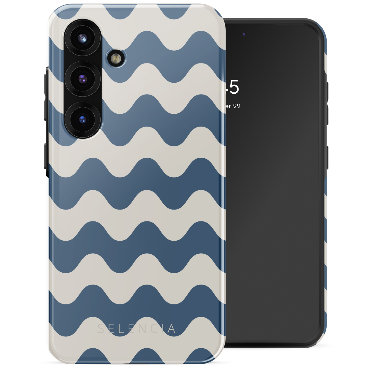 Een telefoon met een blauw-witte golfpatroonhoes. De telefoon toont de tijd en datum. SELENCIA staat erop.