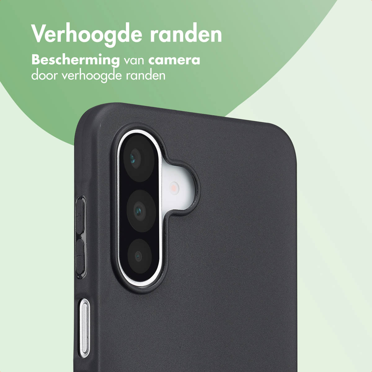 Zwarte telefoon met een transparante hoes. De hoes heeft een verhoogde rand voor camerabescherming. Groene achtergrond.