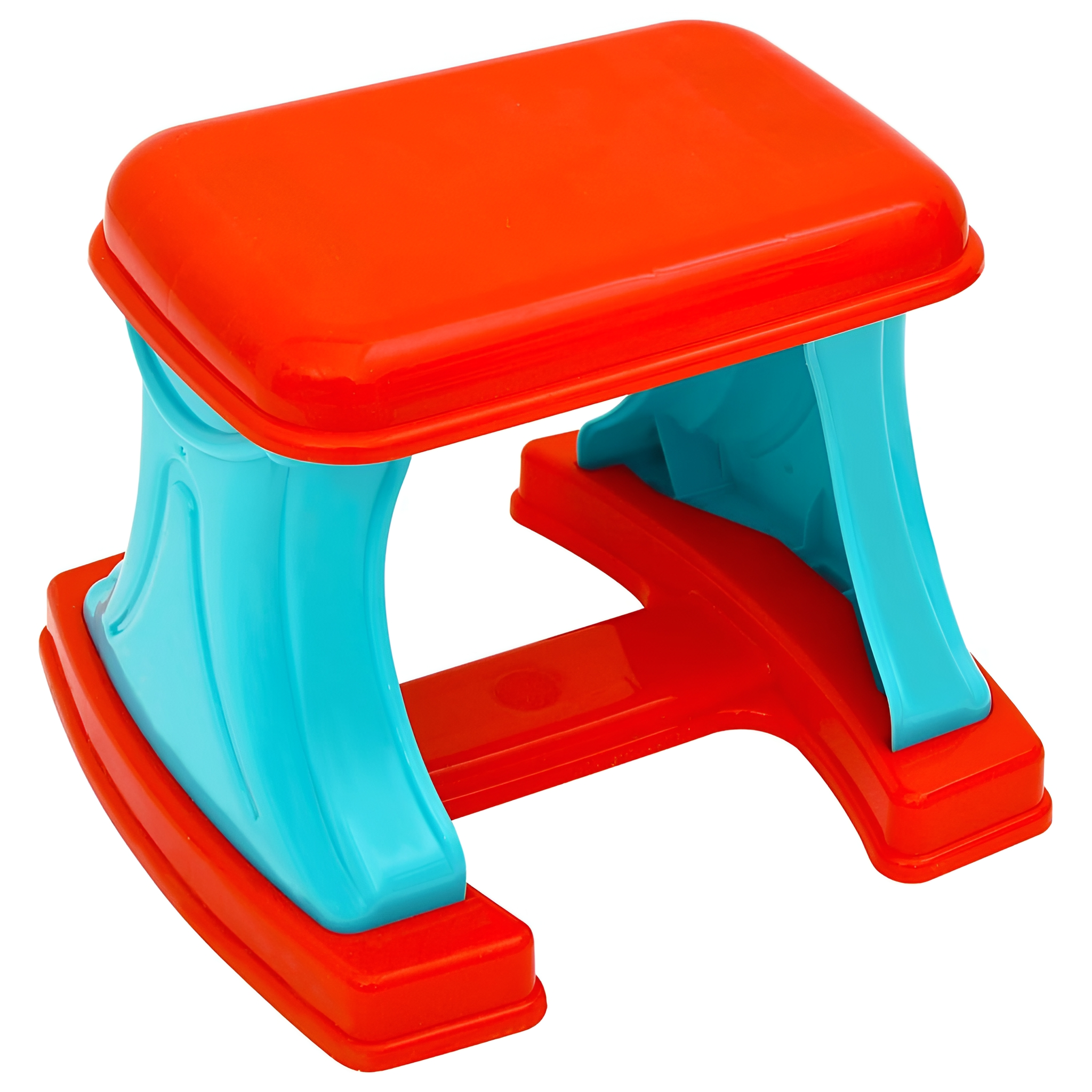 Ein kleiner orangefarbener und türkisblauer Kinderhocker. Die Oberseite ist orange, die Beine türkis.