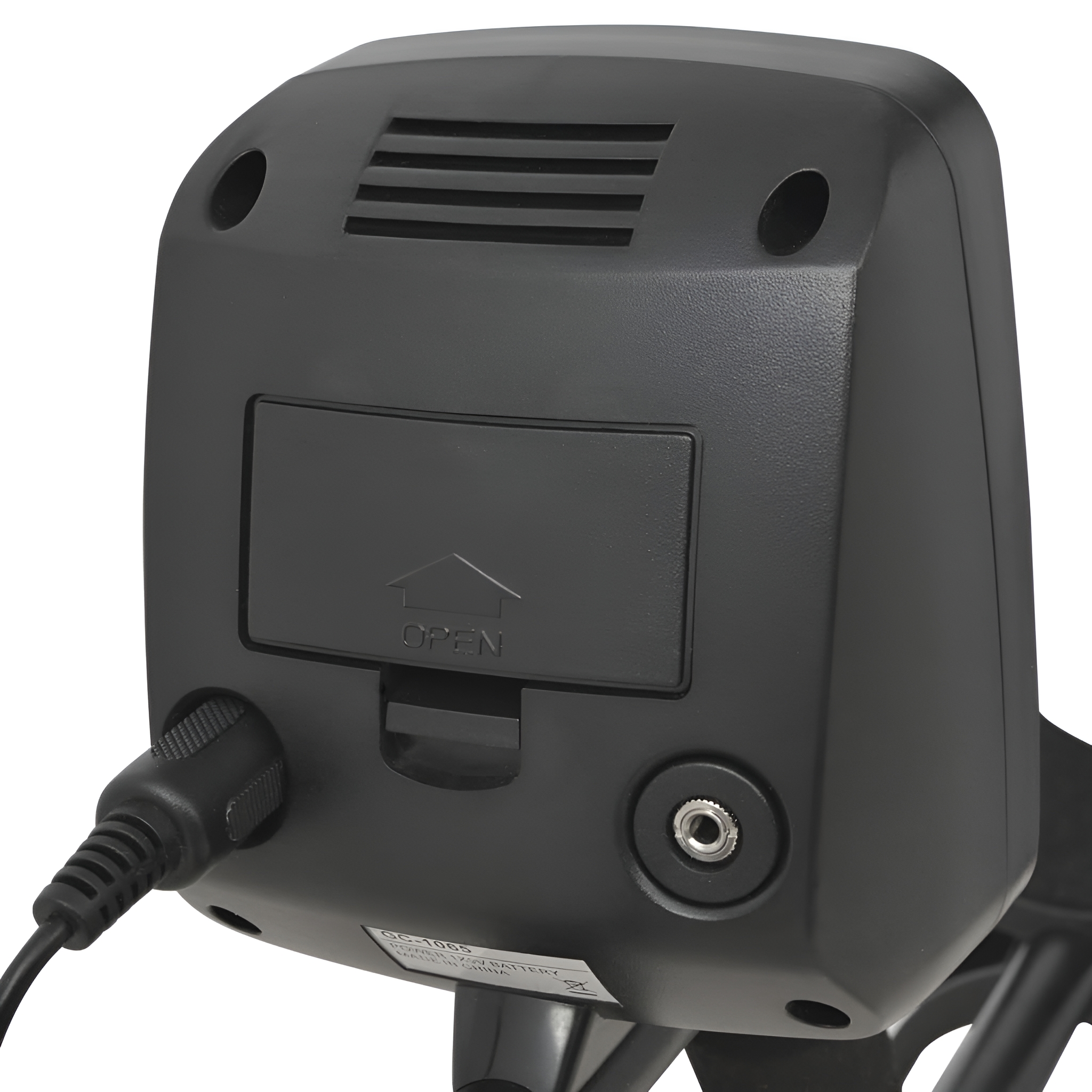 Rückseite eines schwarzen Metalldetektors. Enthält ein Batteriefach und eine Buchse.