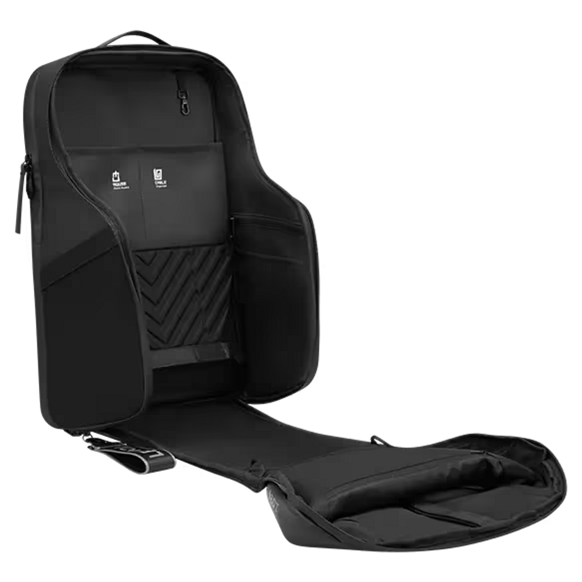 Mochila negra con compartimentos abiertos, bolsillos y sección para portátil, sobre fondo blanco.