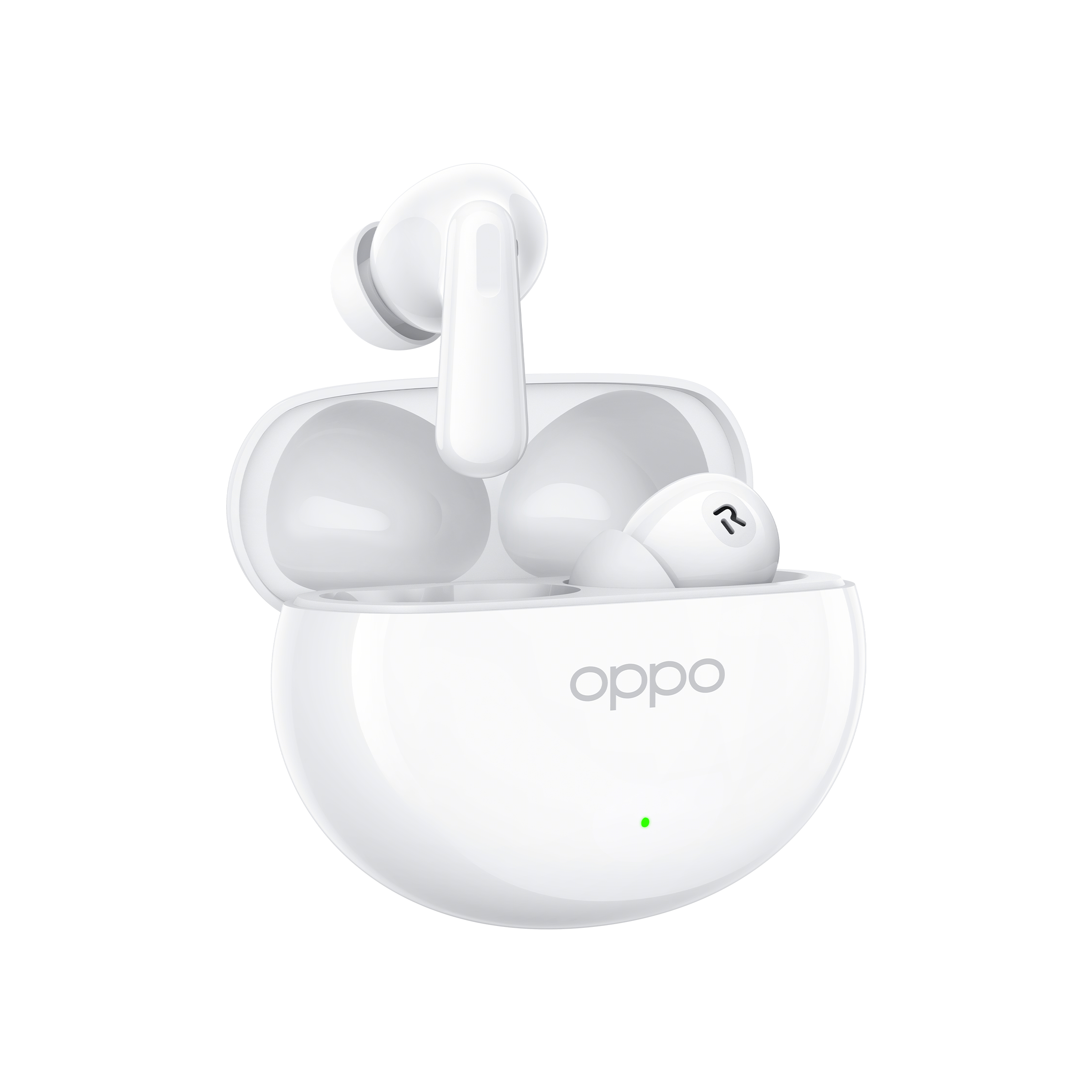 Weiße Oppo-Ohrhörer in Ladecase. Ein Ohrhörer ist draußen. Das Case hat das Oppo-Logo.