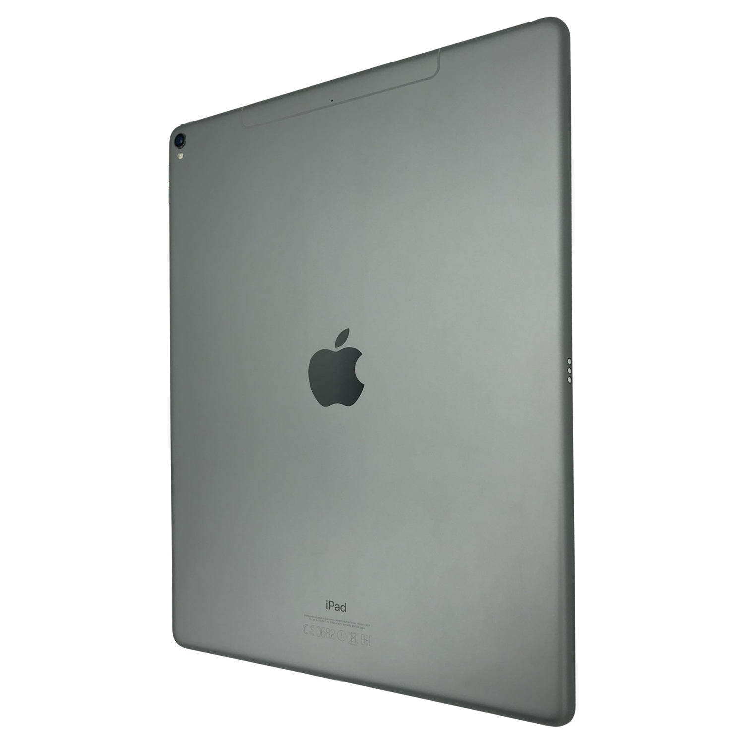 Graue iPad-Rückseite mit Apple-Logo. Eine Kameralinse und Anschlüsse sind sichtbar. Isoliert auf weißem Hintergrund.