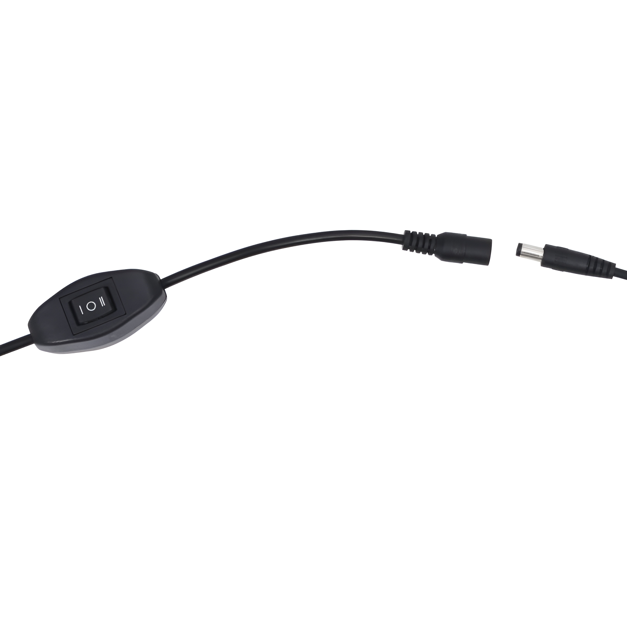 Schwarzes Stromkabel mit Ein/Aus-Schalter und Stecker auf weißem Hintergrund.