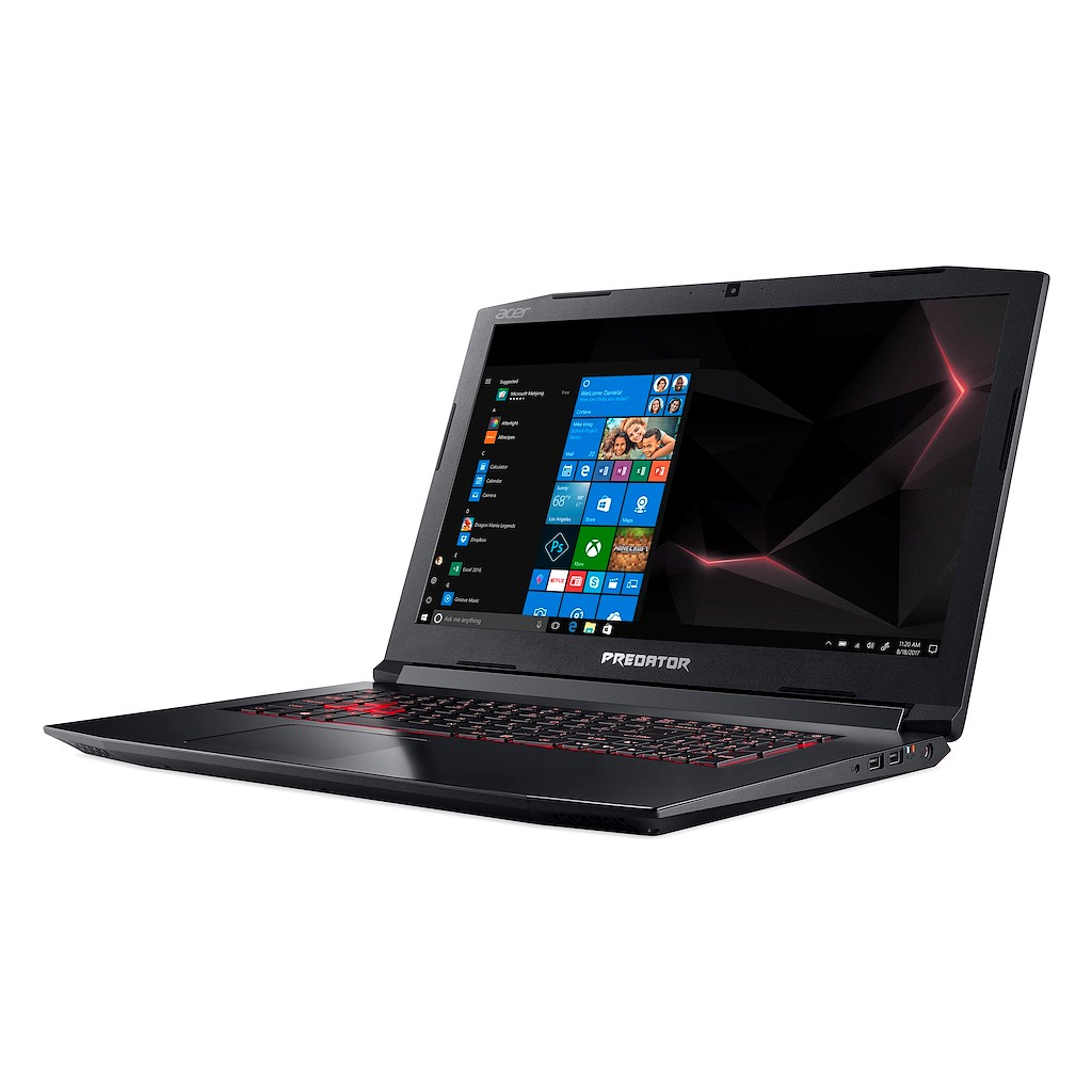 Laptop nero con interfaccia Windows sullo schermo. Tastiera retroilluminata rossa. Marchio Predator sullo schermo.