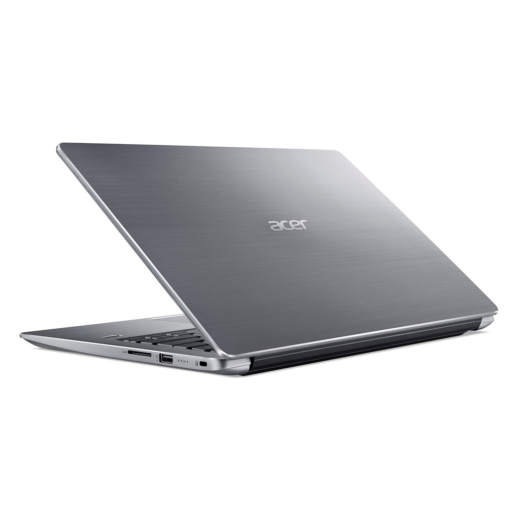 Laptop argentato, aperto, vista angolata. Lo schermo è spento. Il logo Acer è sul coperchio.