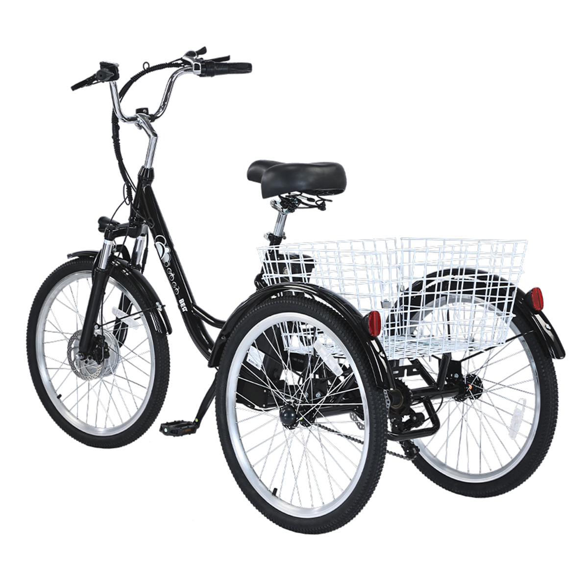 Czarny trójkołowiec. Posiada koszyk i dwa tylne koła. Białe tło.