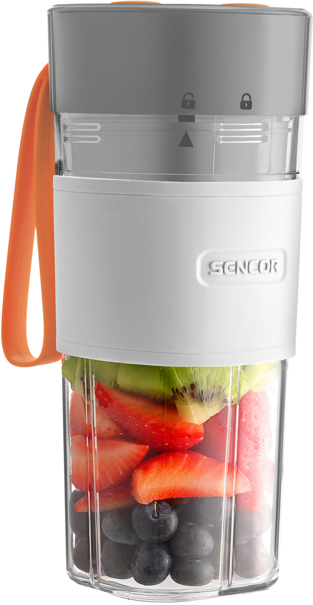 Un frullatore portatile bianco e arancione pieno di frutta: fragole, kiwi e mirtilli.