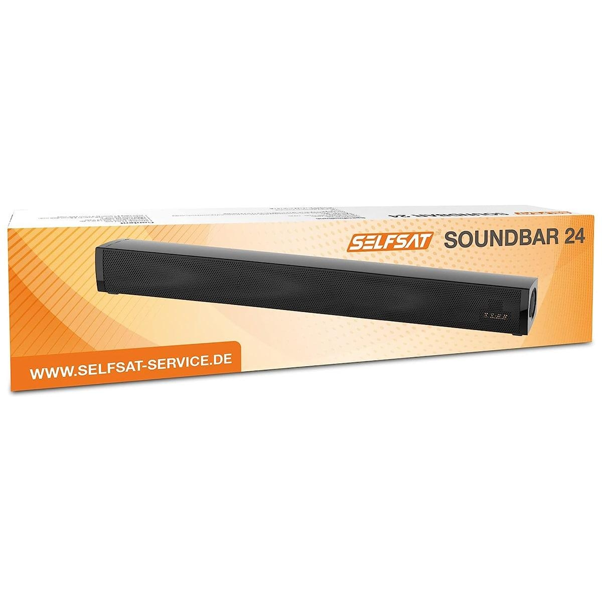 Eine schwarze Soundbar in einer Box. Die Box ist weiß und orange mit den Worten SELF SAT SOUNDBAR 24.