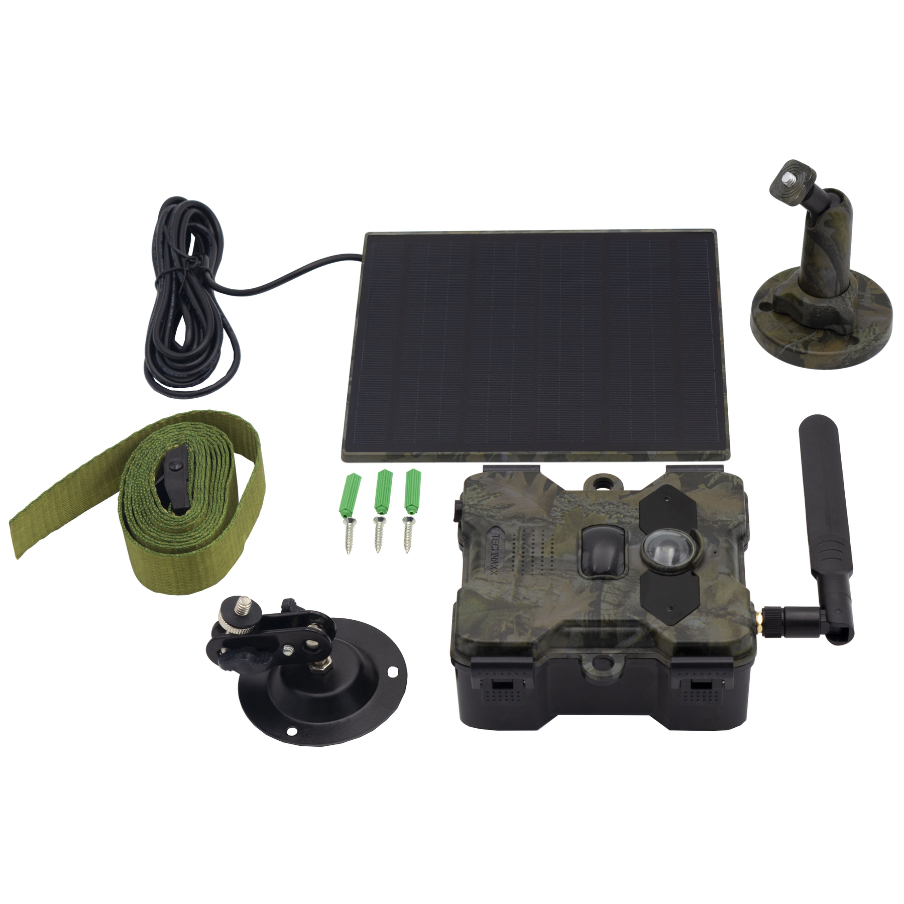 Kit fotocamera da caccia che include pannello solare, hardware di montaggio e cinturino verde, su sfondo bianco.