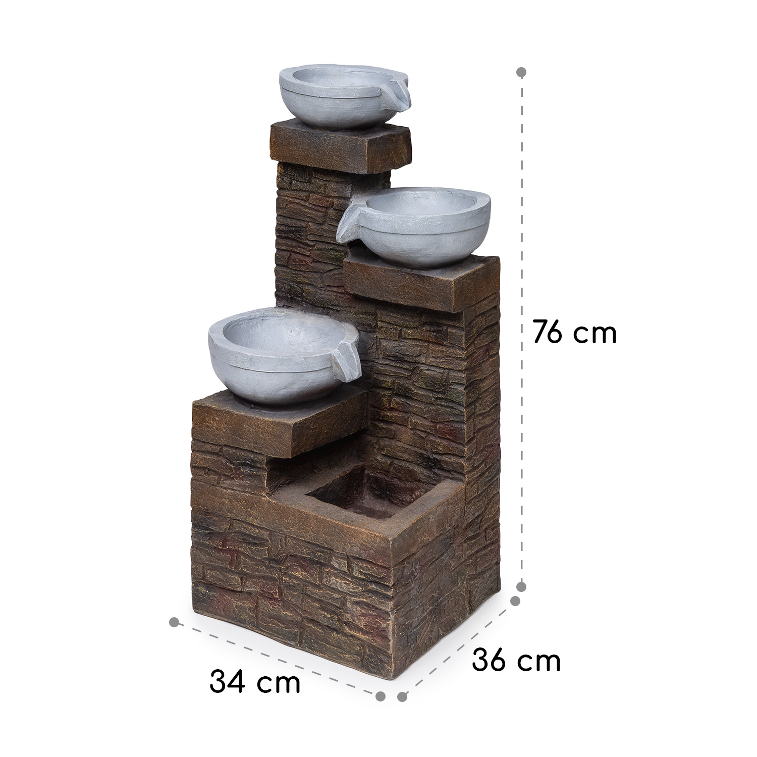 Steinartiger Wasserbrunnen mit drei Schalen und einem unteren Becken, Abmessungen werden angezeigt.