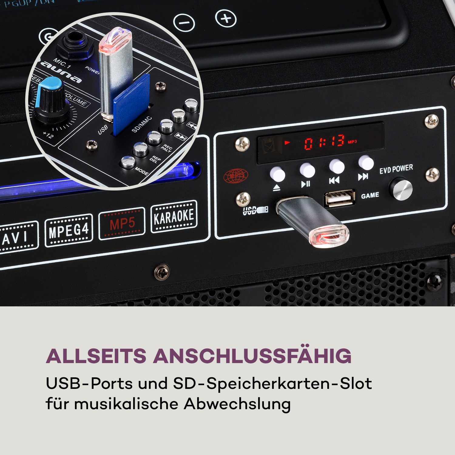 Nahaufnahme eines schwarzen Karaoke-Maschinen-Bedienfelds. Ein USB-Stick ist eingesteckt. Text sagt 'USB' und 'MP5'.