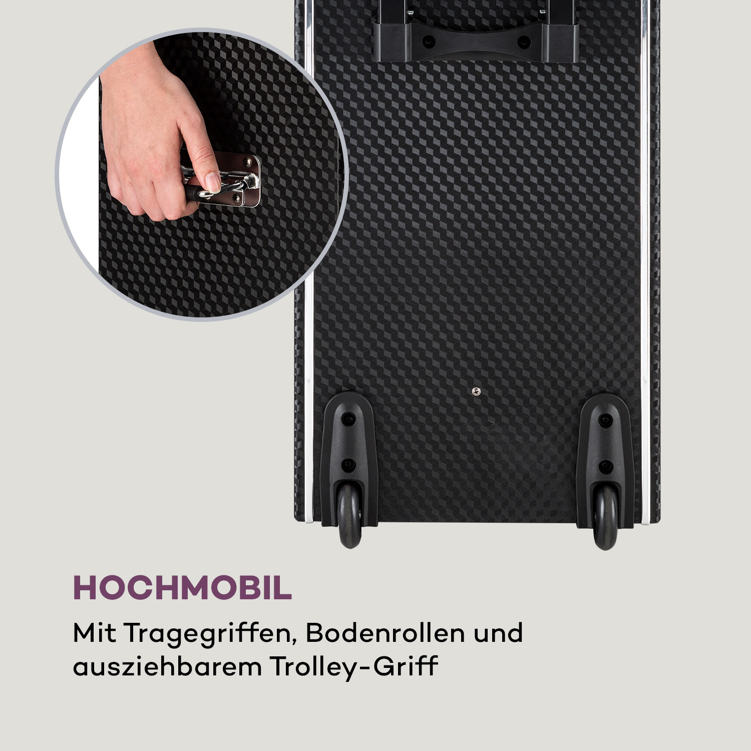 Hand öffnet einen schwarzen Koffer mit Rädern. Details zeigen ein Schloss.