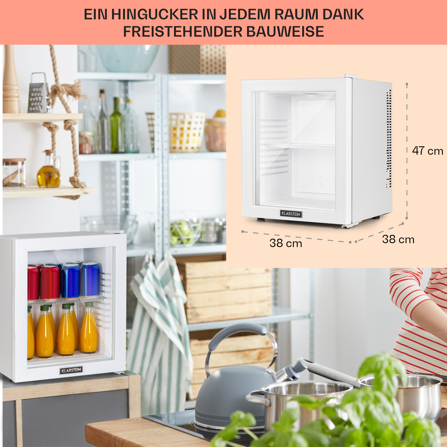 Ein weißer Mini-Kühlschrank mit Glastür und Gegenständen darin, auf einer Theke.