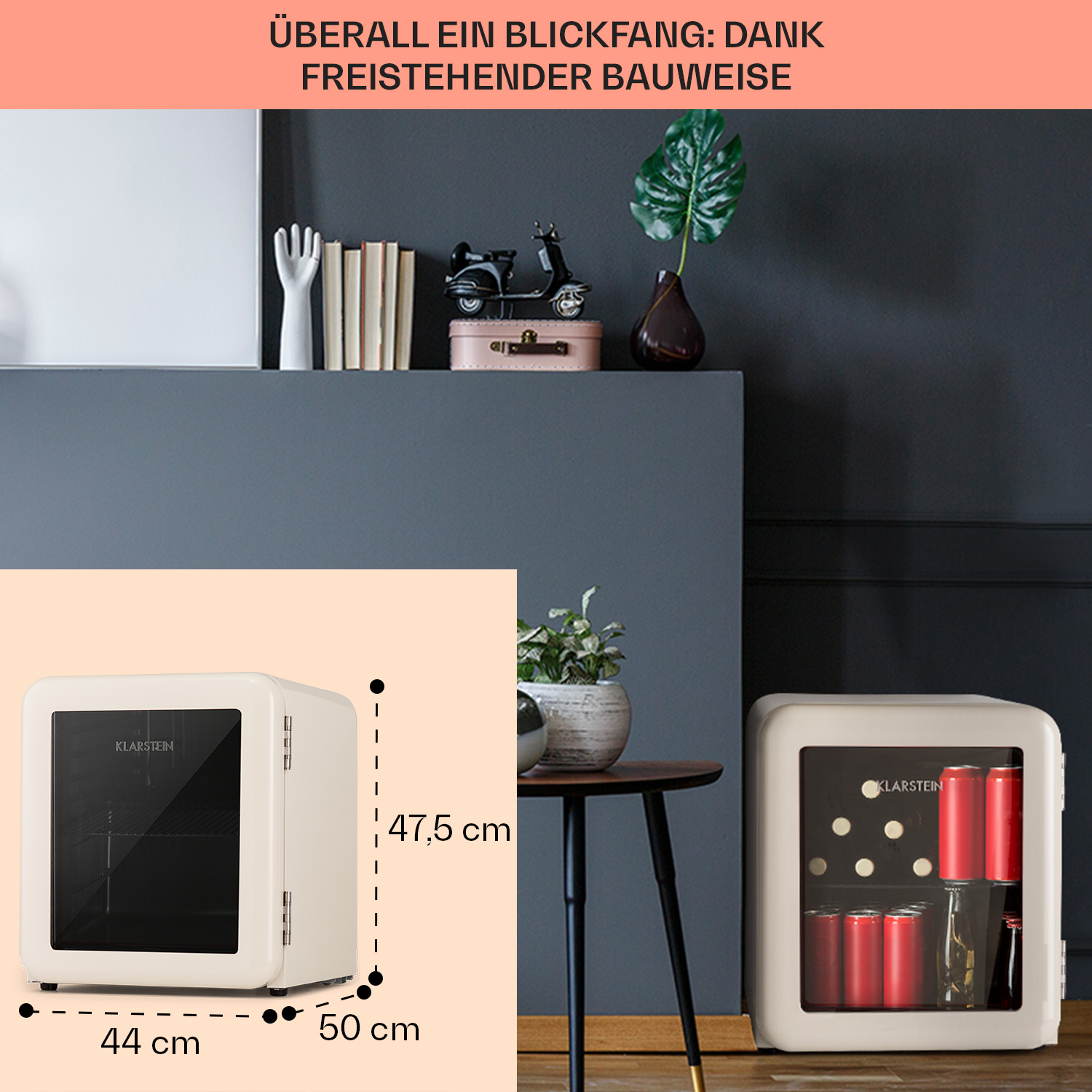Weißer Minikühlschrank mit Abmessungen, neben einem Raum mit Dekor. Das Klarstein-Logo ist sichtbar.