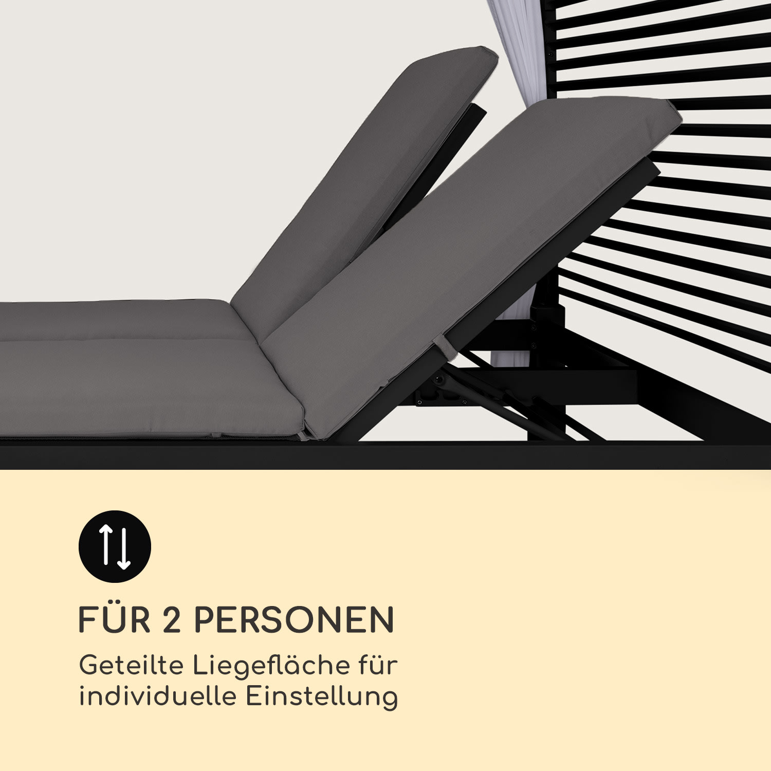 Zwei graue Liegestühle mit schwarzem Rahmen, weißer Hintergrund.