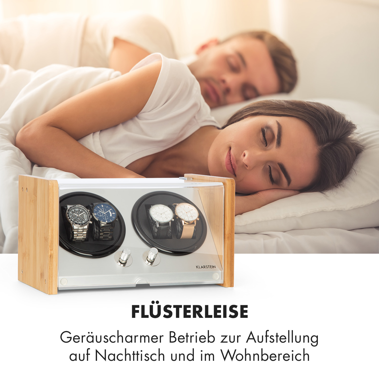 Paar schläft neben einem Uhrenbeweger mit zwei Uhren.