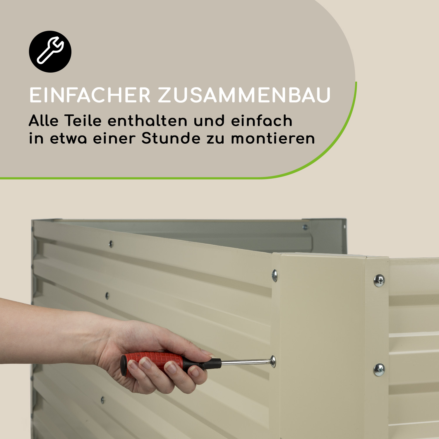 Eine Person schraubt mit einem roten Schraubendreher eine Schraube in eine beigefarbene Metallplatte.